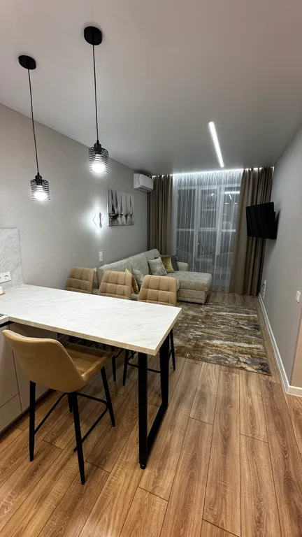 Видовая уютная квартира с дизайнерским ремонтом и видом на реку