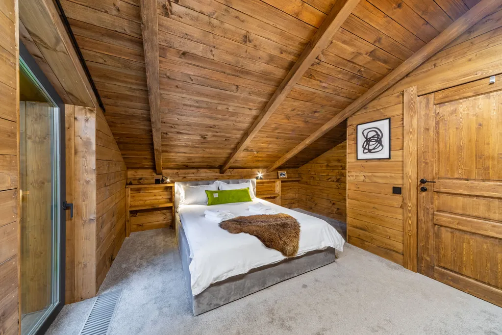 Коттедж Сказочный Шале с камином и джакузи в живописном лесу — Шадрино