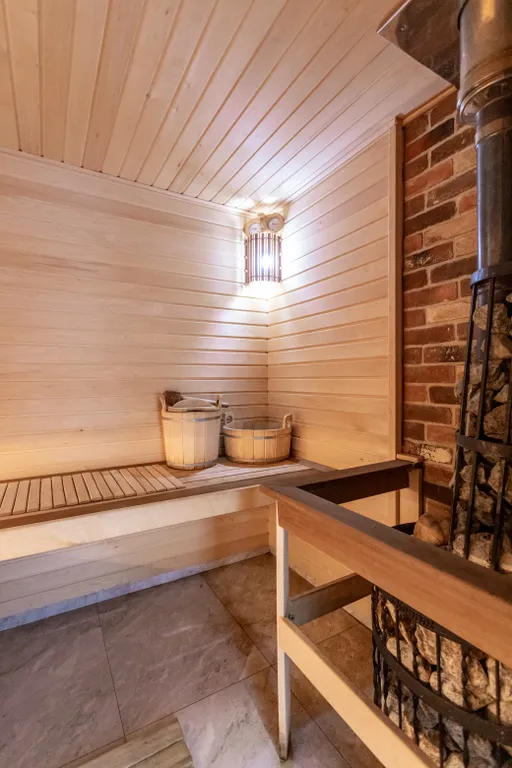 Дом для отдыха с бассейном и банным комплексом