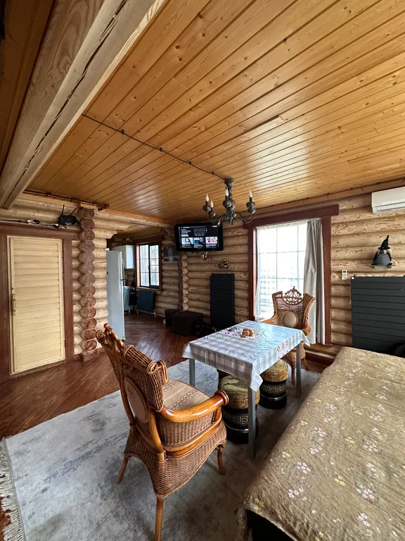 Дом из бруса на берегу моря с зоной барбекю и собственной парной