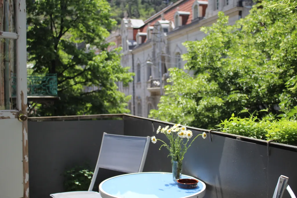 Двухуровневый апартамент с балконом в старом городе