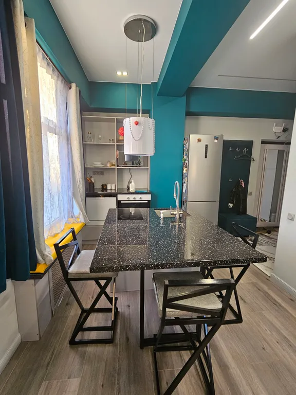 Яркая студия в центре города