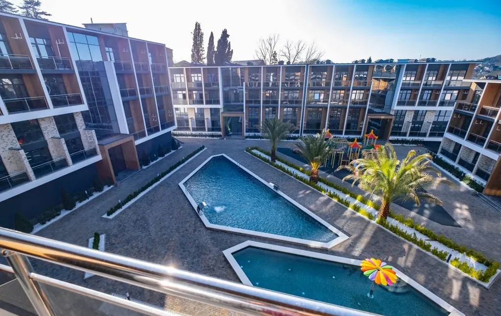 Студия с бассейном у моря