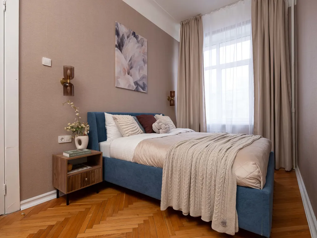 Просторная квартира с тремя спальными и балконом с видом