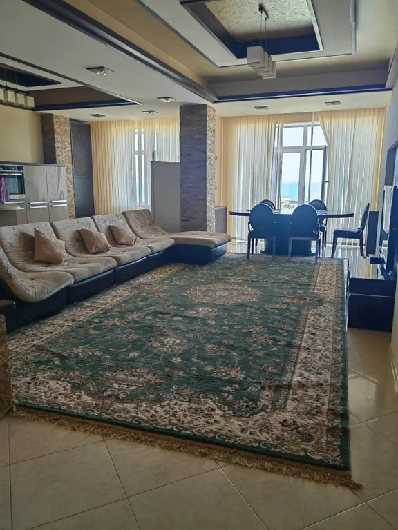 Шикарная квартира с видом на море.