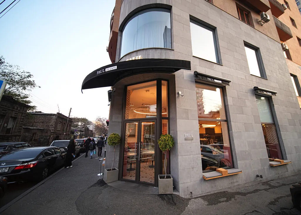 Улучшенные апартаменты с 1 спальней и  балконом в центре города