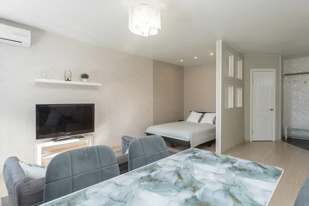 Чистая уютная студия в центре. Заселение до 23-00 ч