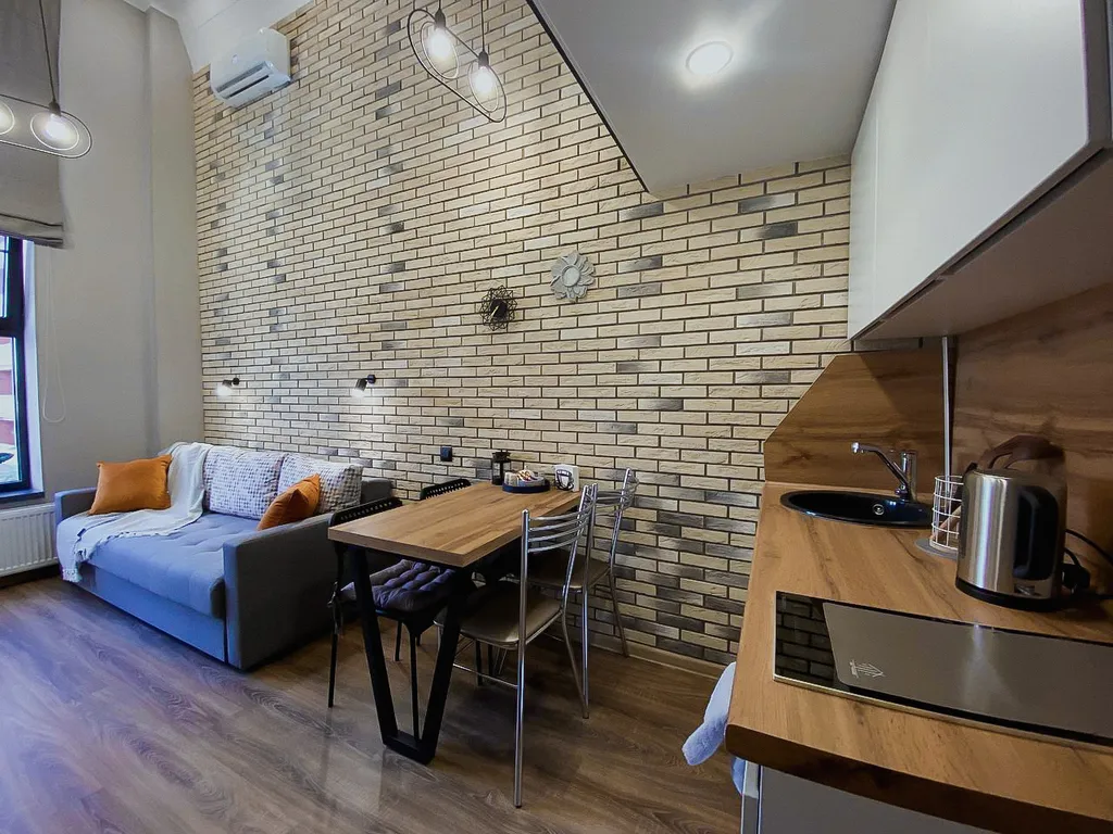 Двухуровневая студия с панорамными окнами