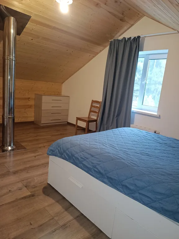 Дом в лесу у озера