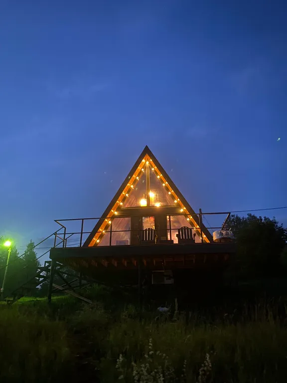 Smaland Ranta house-шале на высоком берегу с видом на реку и закат