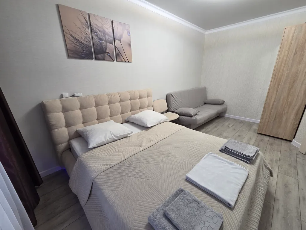 Апартаменты VVA / Сквер Героев России