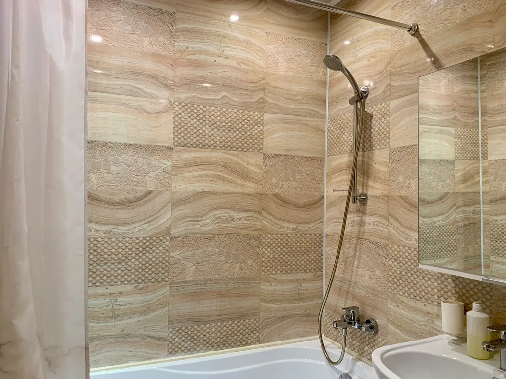 Двухкомнатная квартира возле метро.