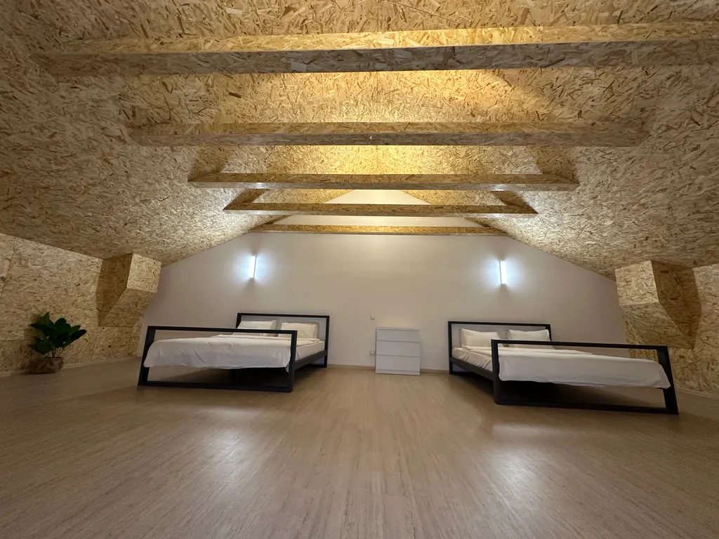 Двухэтажные апартаменты с балконом Столица 2313