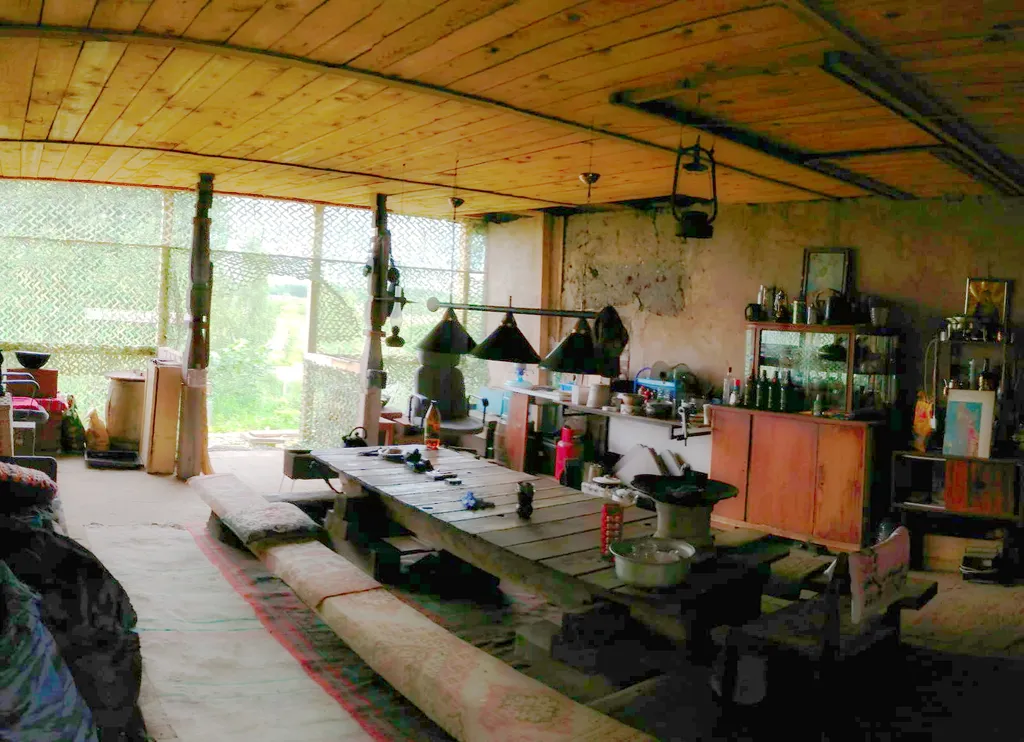 Деревенский дом с видом на озеро