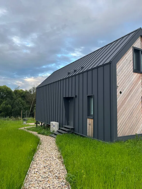 Уютный дом барн у водохранилища