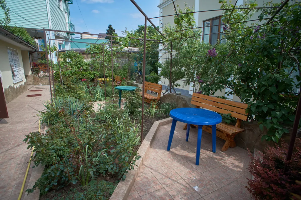 Уютные апартаменты с двориком в центре города