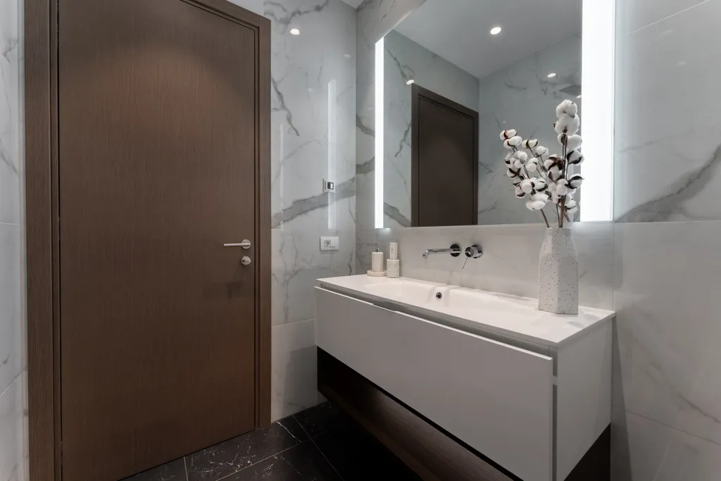 Квартира с угловой спальней и панорамной ванной комнатой