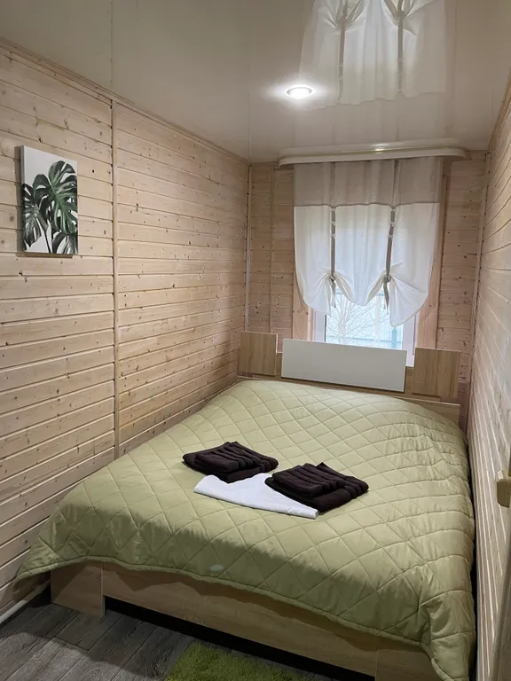 Уютный дом с беседкой в черте города