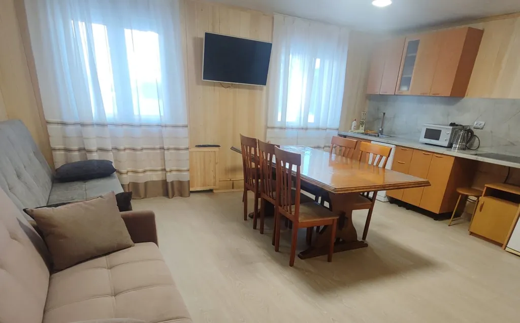 Коттедж Вместительный и уютный номер (весь первый этаж) — Шерегеш