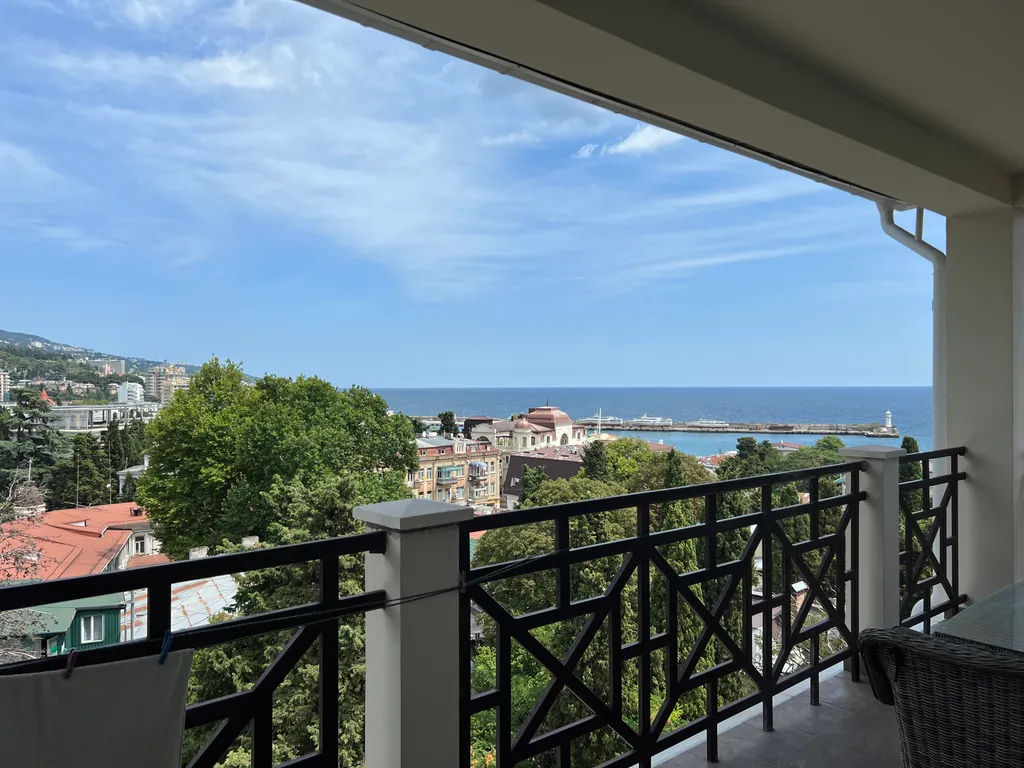 Шикарная квартира в центре города с видом на море
