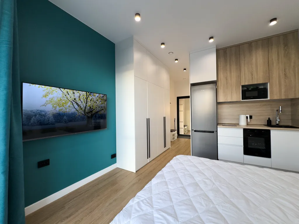 Новая студия с видом на море и дизайнерским ремонтом