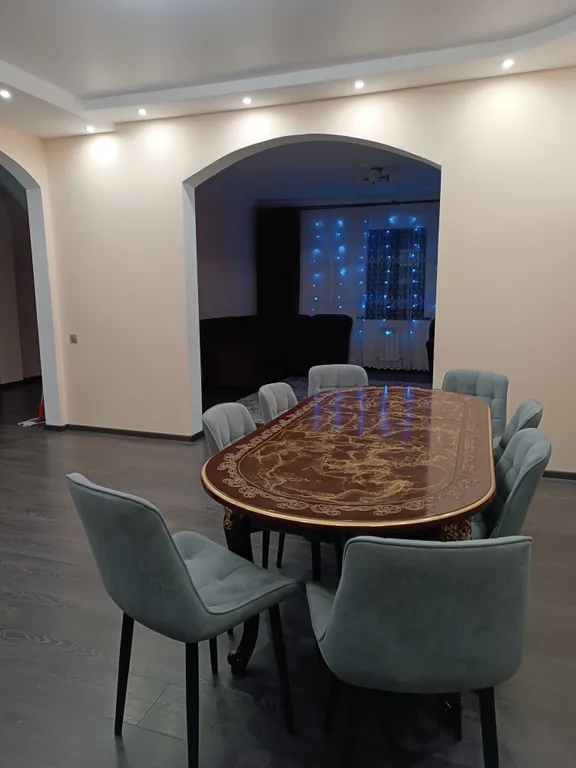 Дом у пруда