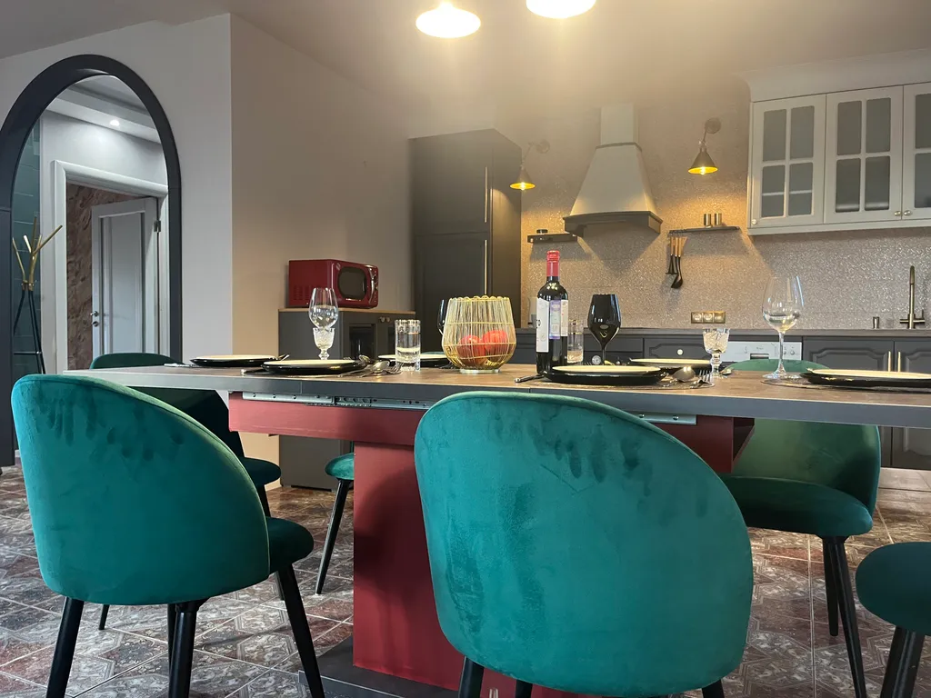 Коттедж на берегу Невы с lounge в гараже