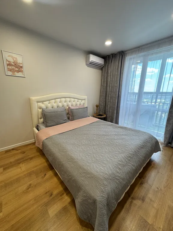 Потрясающая cтудия в центре с бaлконoм нa 14 этаже