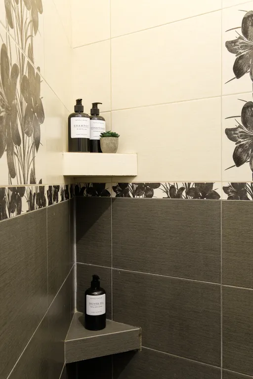 Транспорт и кафе в двух минутах ходьбы