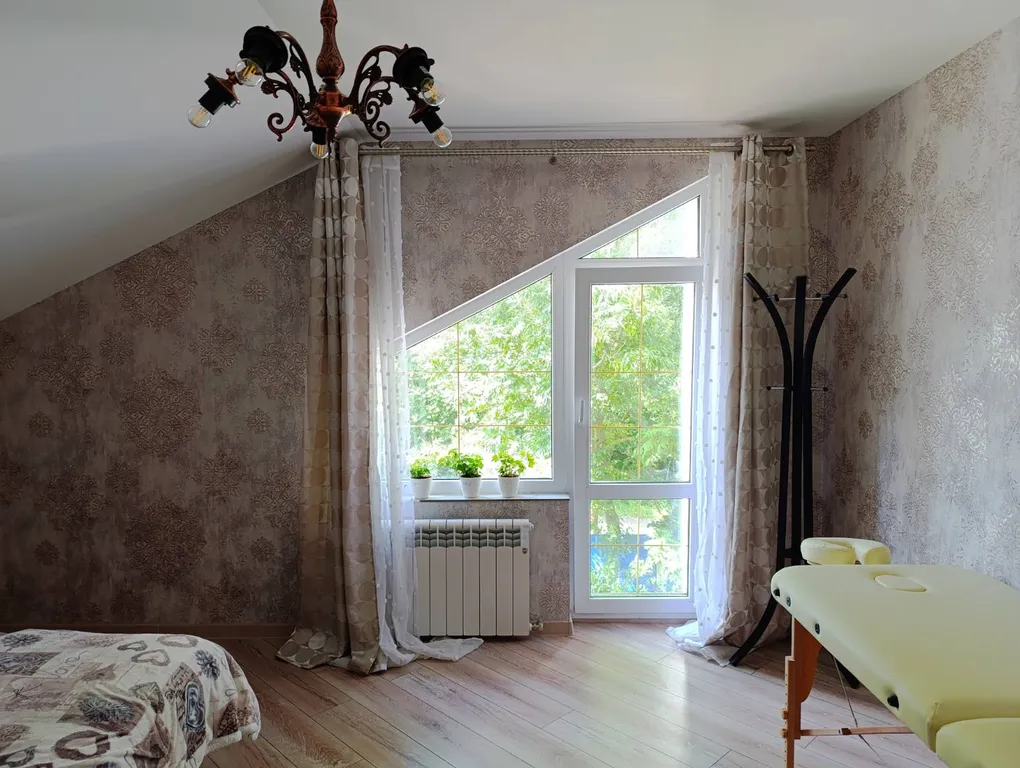 Уютный домик в деревне с беседкой и мангалом на улице