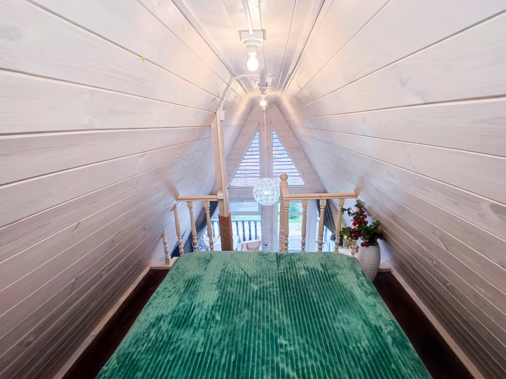 Уютный домик в виде шалаша для спокойного отдыха