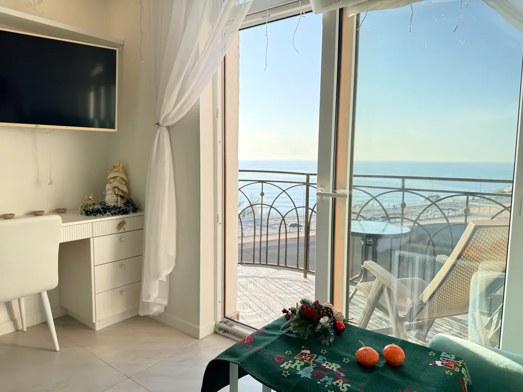 Уютная квартира с прямым видом на море