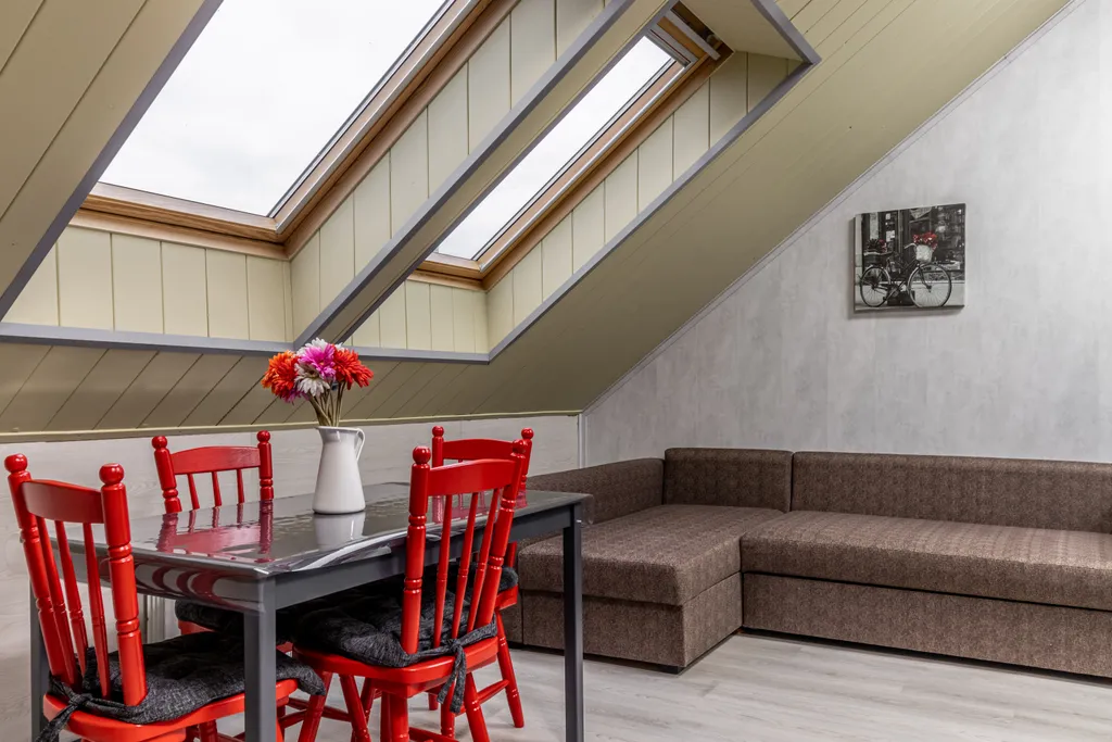 Двухуровневая квартира-студия с отдельной спальней