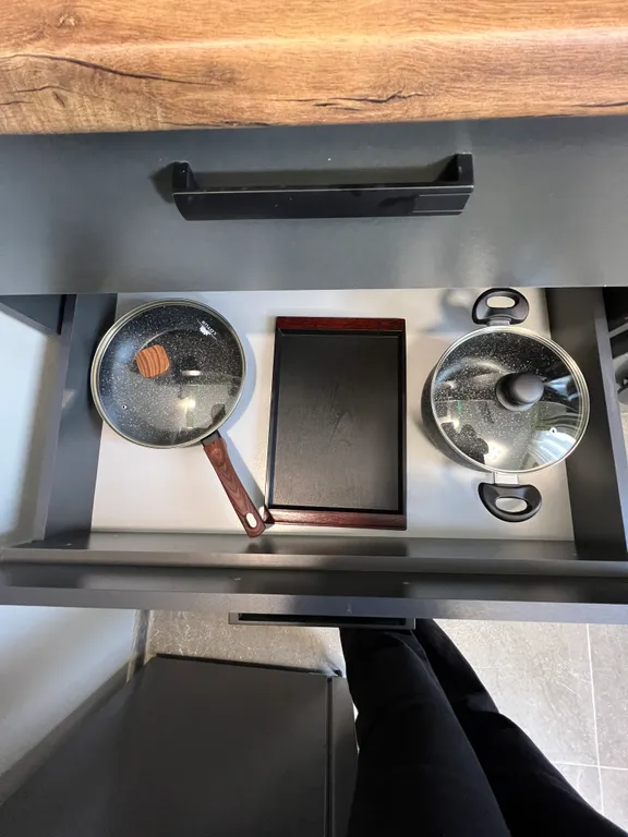 Sweet Yellow Apartment Self Check In