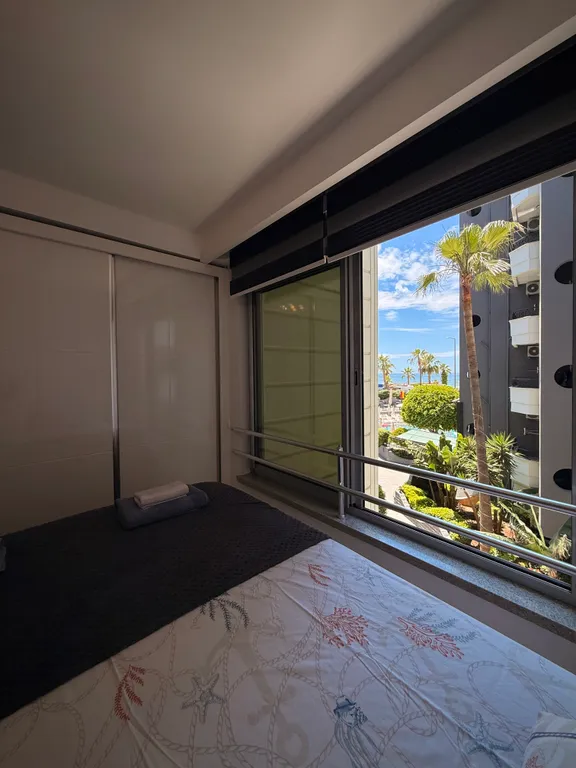 Трехкомнатная квартира на первой береговой линии