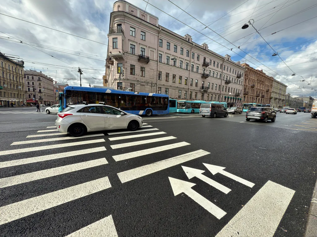 Уютная студия с кроватью на втором ярусе в центре
