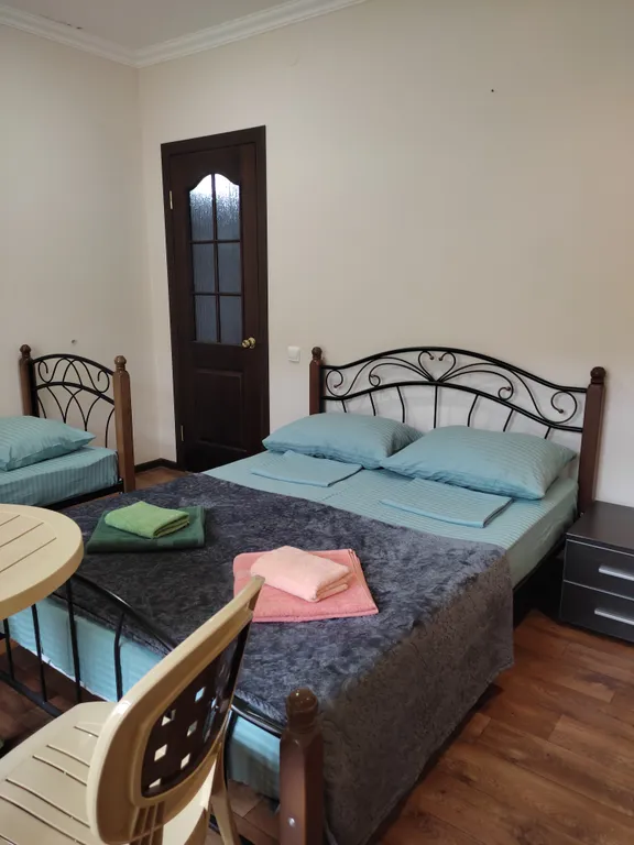 Семейная уютная комната, с балкона вид на горы