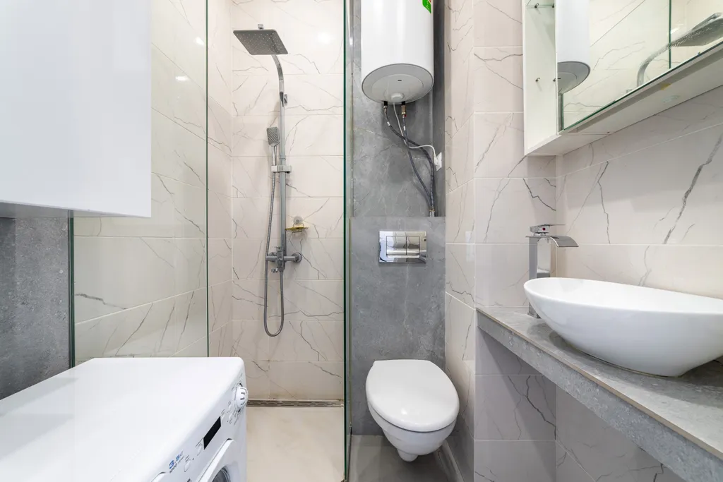 Новая светлая студия с балконом