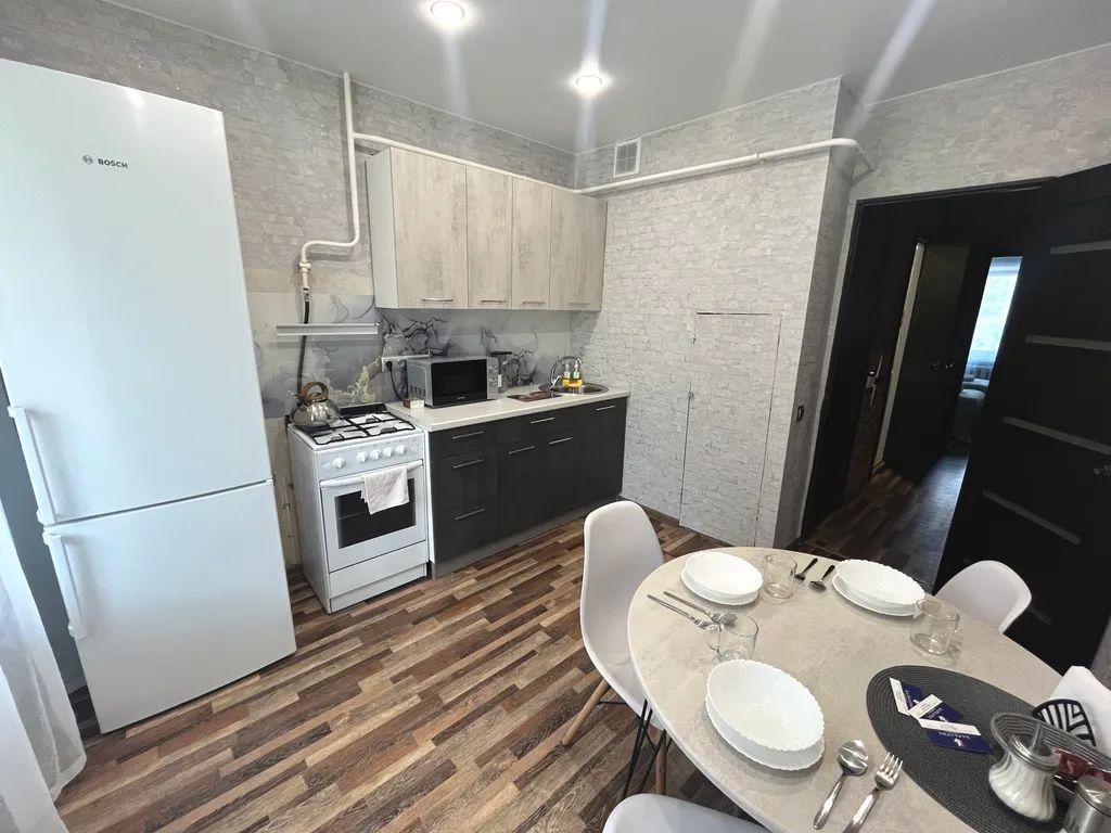 Квартира люкс в районе ДК Металлургов с большой кухней