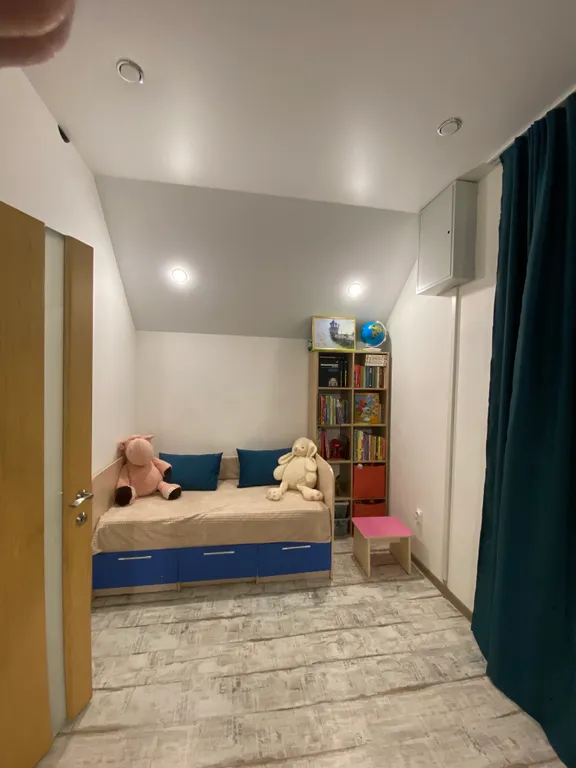 Дом у леса в минуте от города!