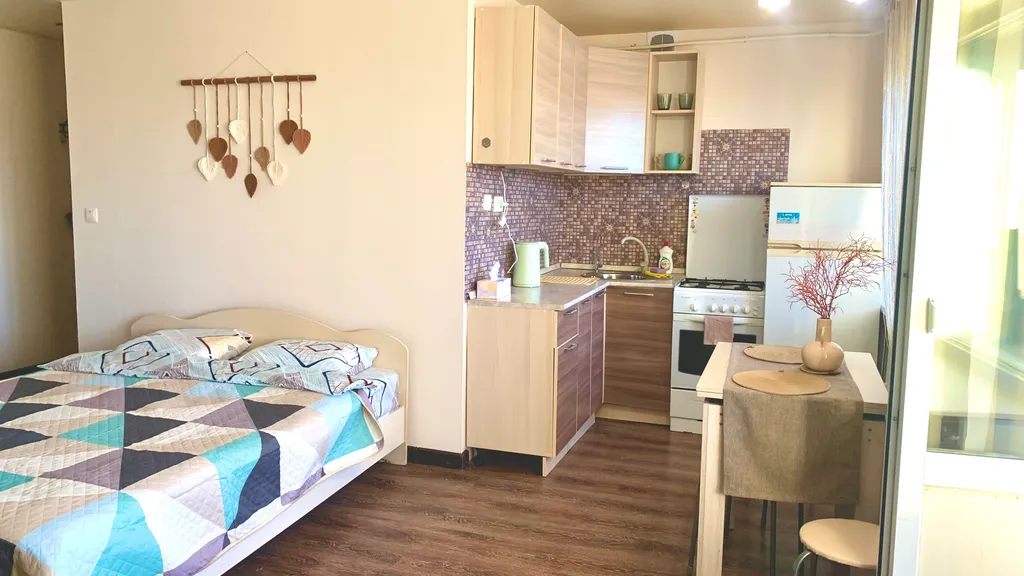 Просторная студия в нюдовых тонах недалеко от больничного городка