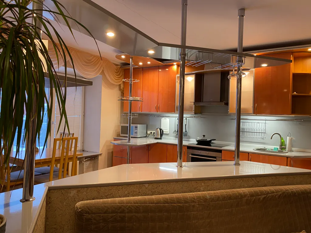 Двухкомнатная квартира рядом с АРТ квадратом