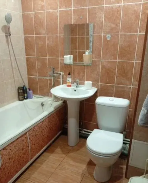 Сдается квартира в центре левобережья с двумя диванами.