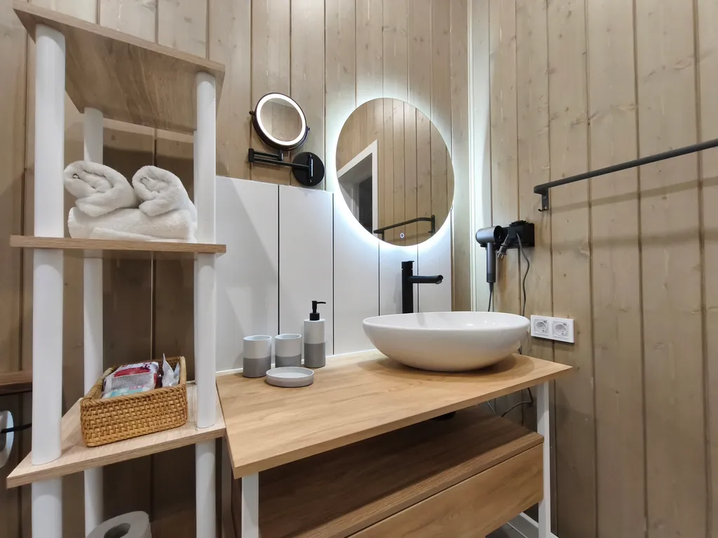 Skandi рыбка загородный дом у пруда в Подмосковье