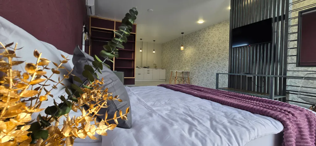 Студия вино с террасой, джакузи и видом на море, горы и виноградники