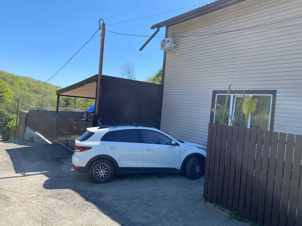 Дом у Дольмена