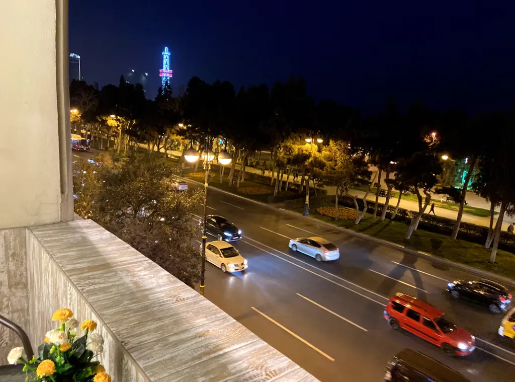 Апартаменты с видом на бульвар