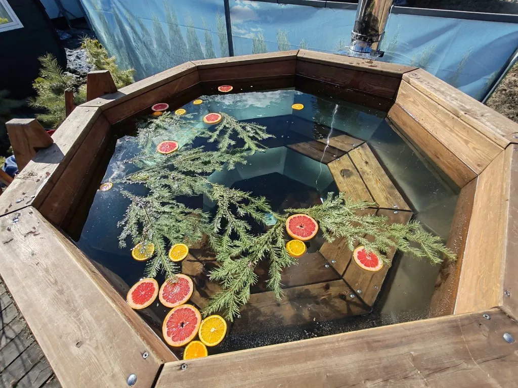 Дача на озере с баней и чаном