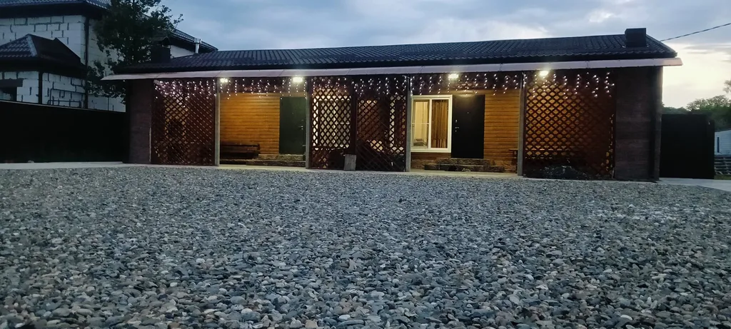 Домик у озера