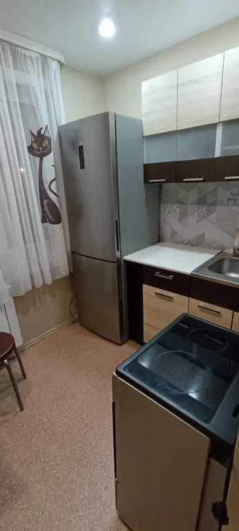 Гора через дорогу